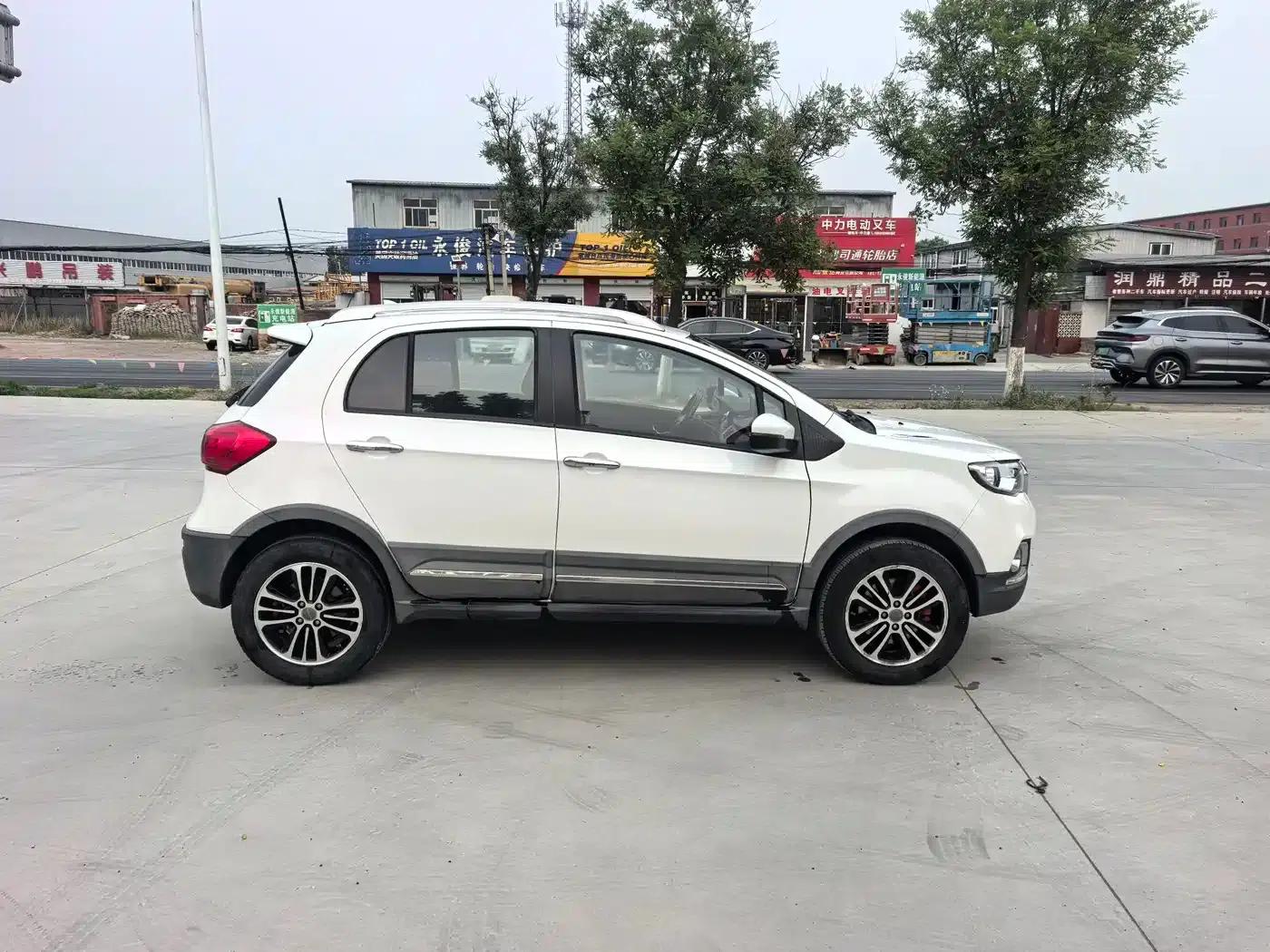 Haval H1 2015 1.5L AMT Luxury Edition — миниатюра 9