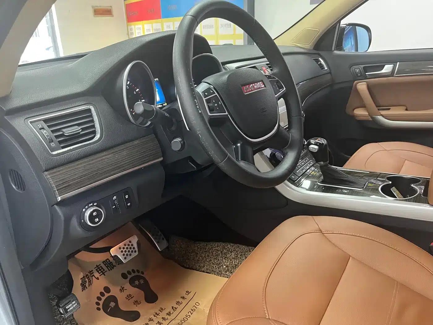 Haval H8 2015 2.0T Two-Wheel Drive Luxury Edition — миниатюра 16