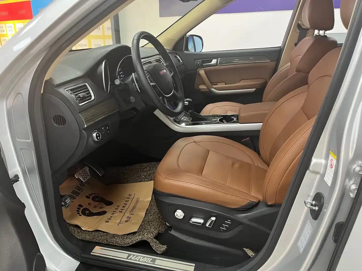 Haval H8 2015 2.0T Two-Wheel Drive Luxury Edition — миниатюра 4