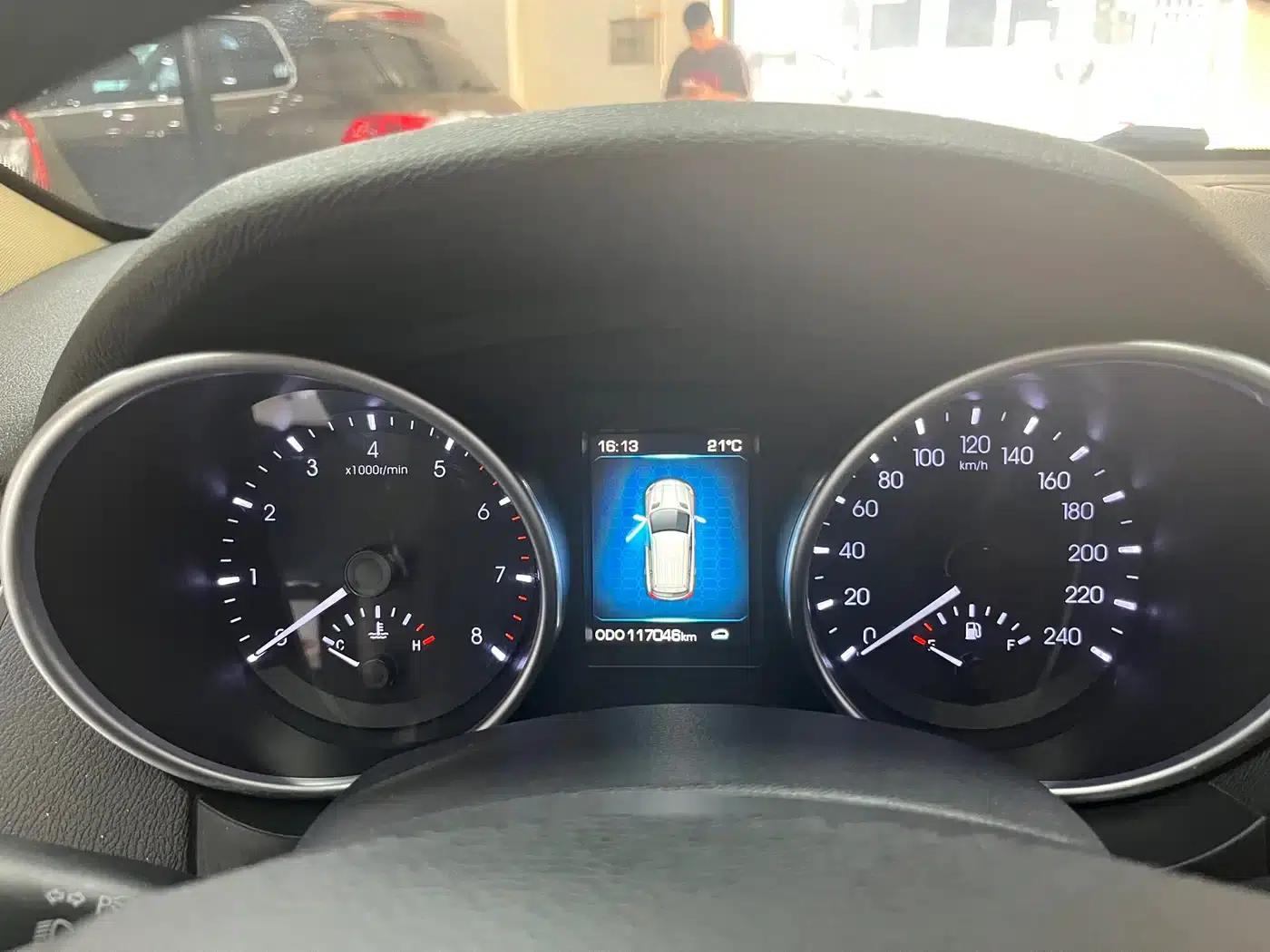 Haval H8 2015 2.0T Two-Wheel Drive Luxury Edition — миниатюра 5