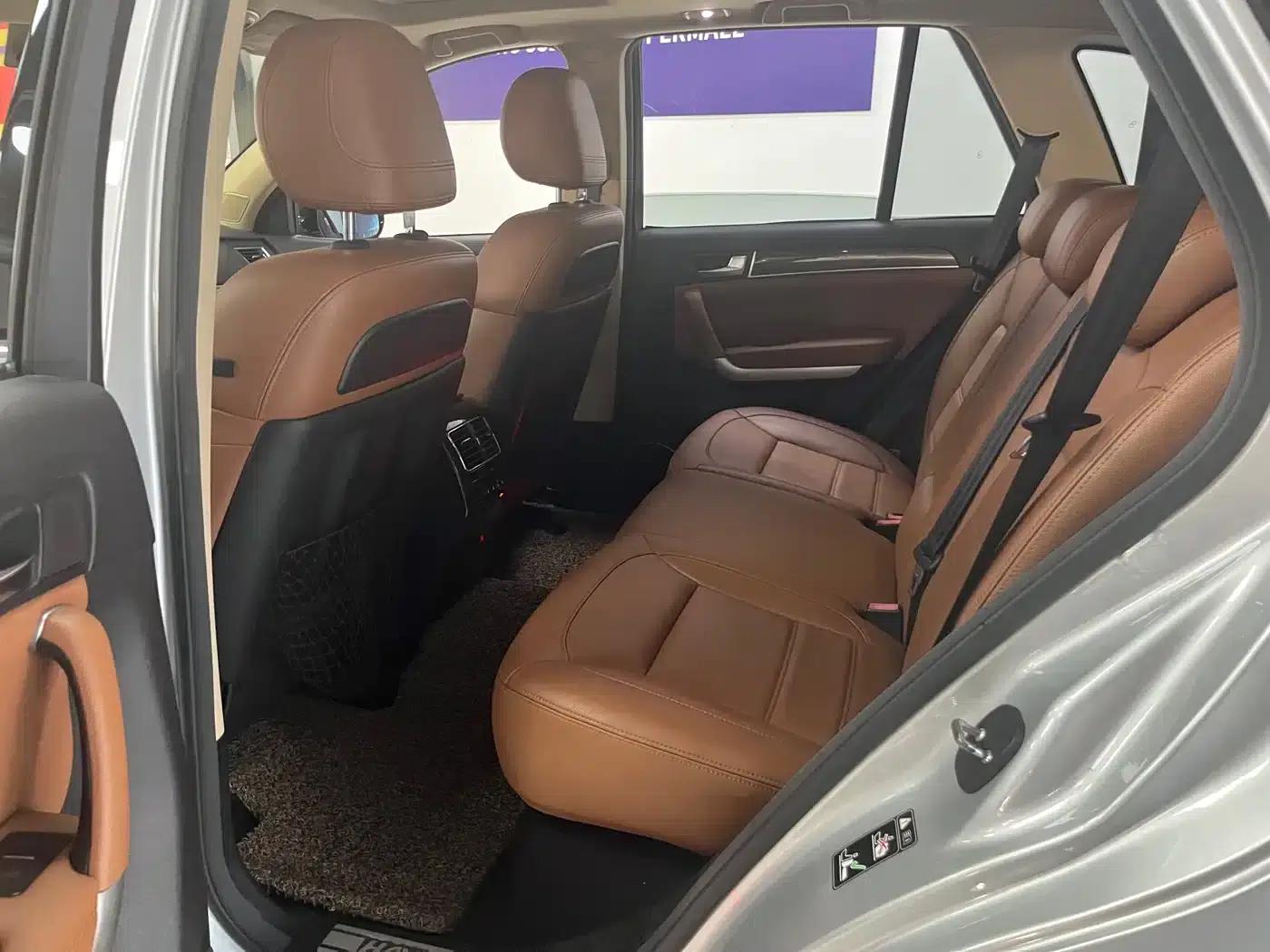 Haval H8 2015 2.0T Two-Wheel Drive Luxury Edition — миниатюра 6