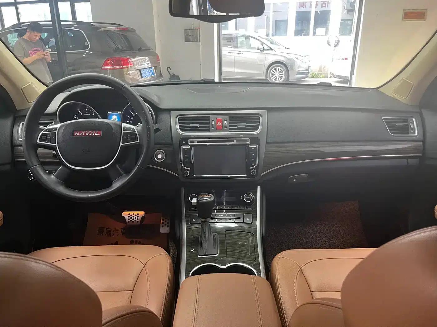 Haval H8 2015 2.0T Two-Wheel Drive Luxury Edition — миниатюра 7