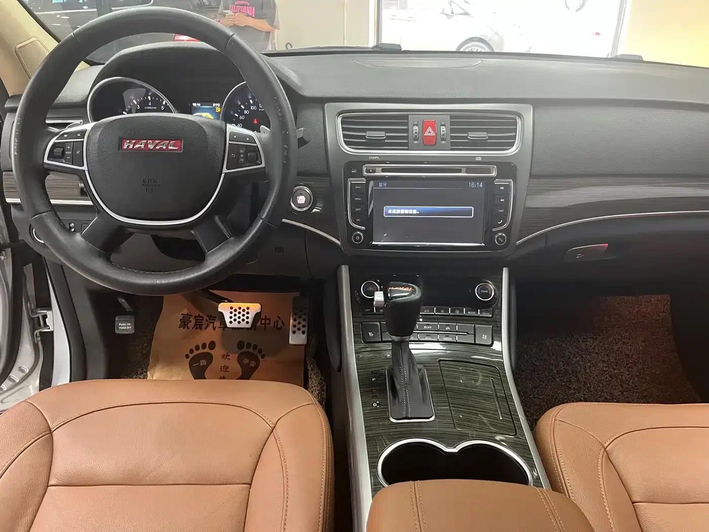Haval H8 2015 2.0T Two-Wheel Drive Luxury Edition — миниатюра 9