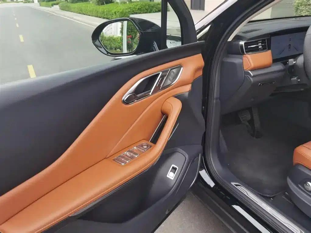 Hongqi HS7 PHEV 2025 2.0T PHEV AWD 2 Millionth Unit Commemorative Edition, 6 Seats — миниатюра 13