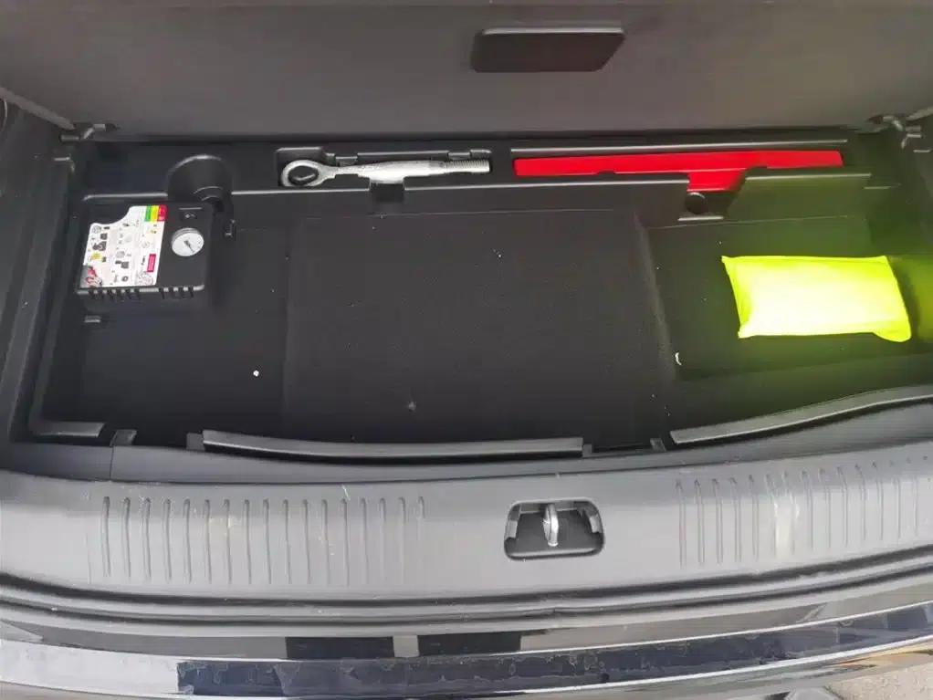 Hongqi HS7 PHEV 2025 2.0T PHEV AWD 2 Millionth Unit Commemorative Edition, 6 Seats — миниатюра 6