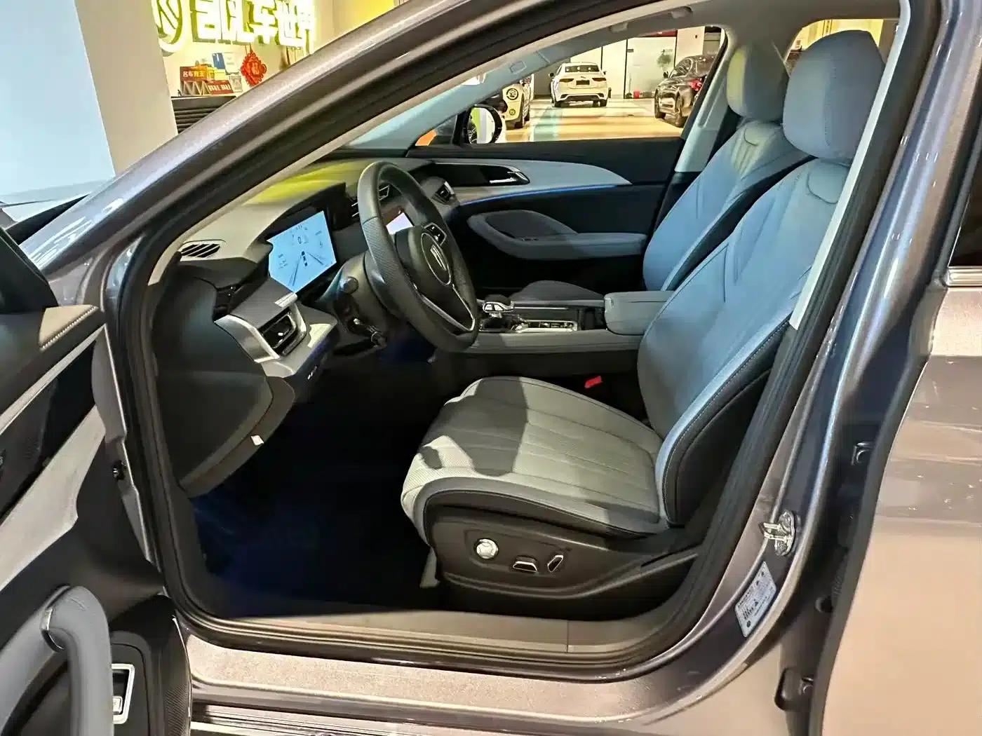 Hongqi H5 PHEV 2025 Model 170 Super Hybrid — миниатюра 4