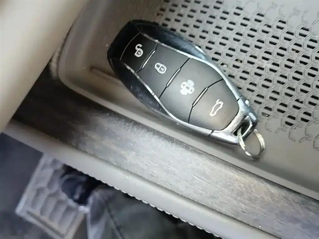 Hongqi Tiangong 08 2025 680 Ultra 4WD Edition — миниатюра 9