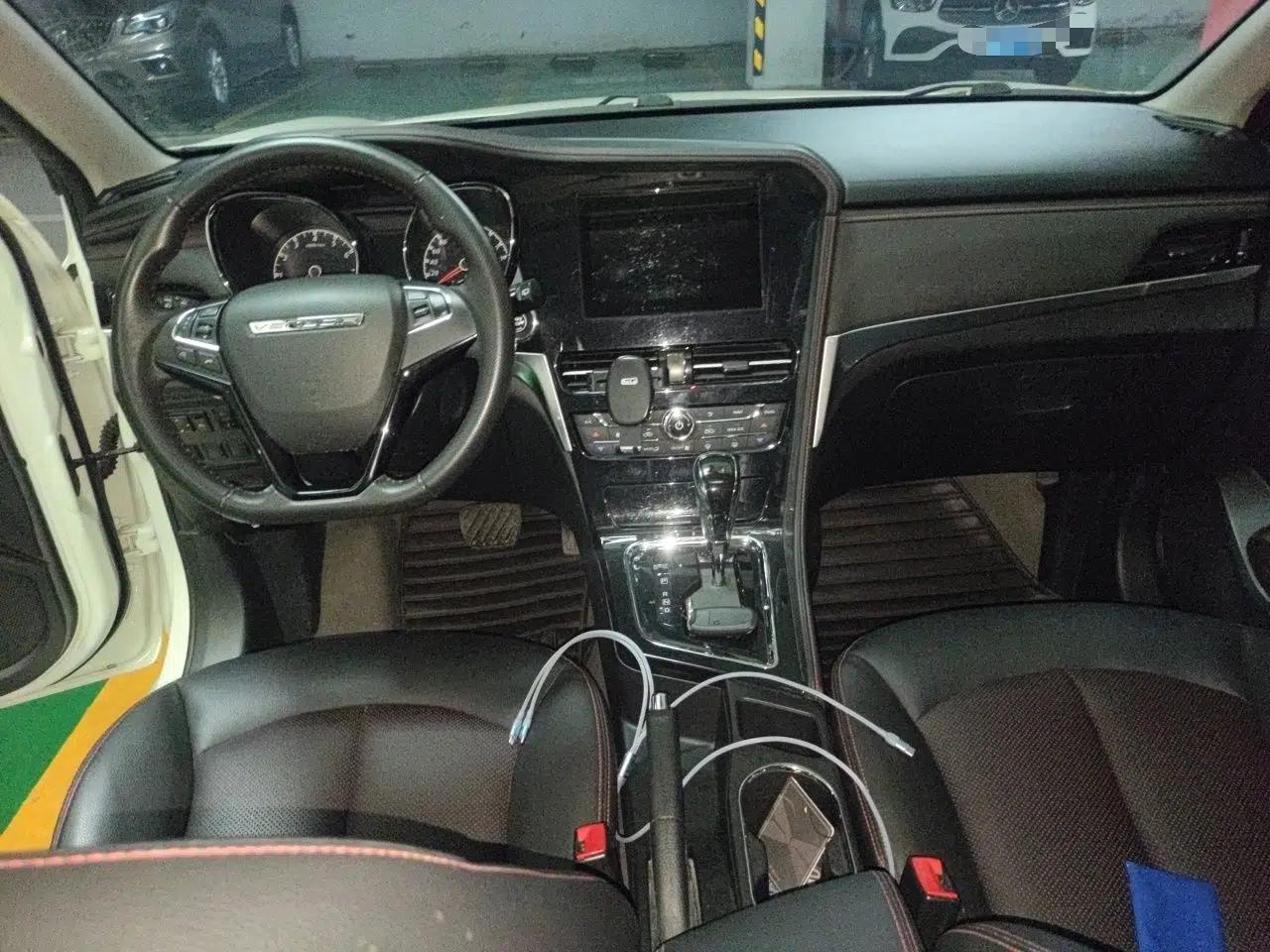 Venucia T70 2018 2.0L CVT Smart Enjoyment Version — миниатюра 10