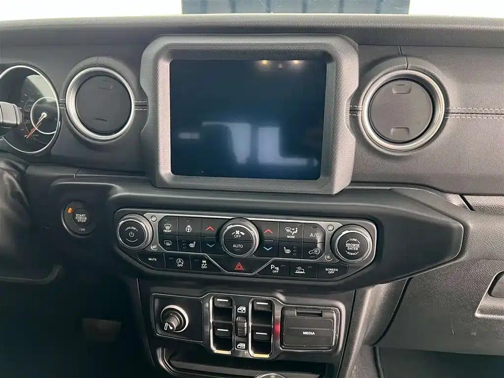 Gladiator 2022 3.6L First Edition — миниатюра 15