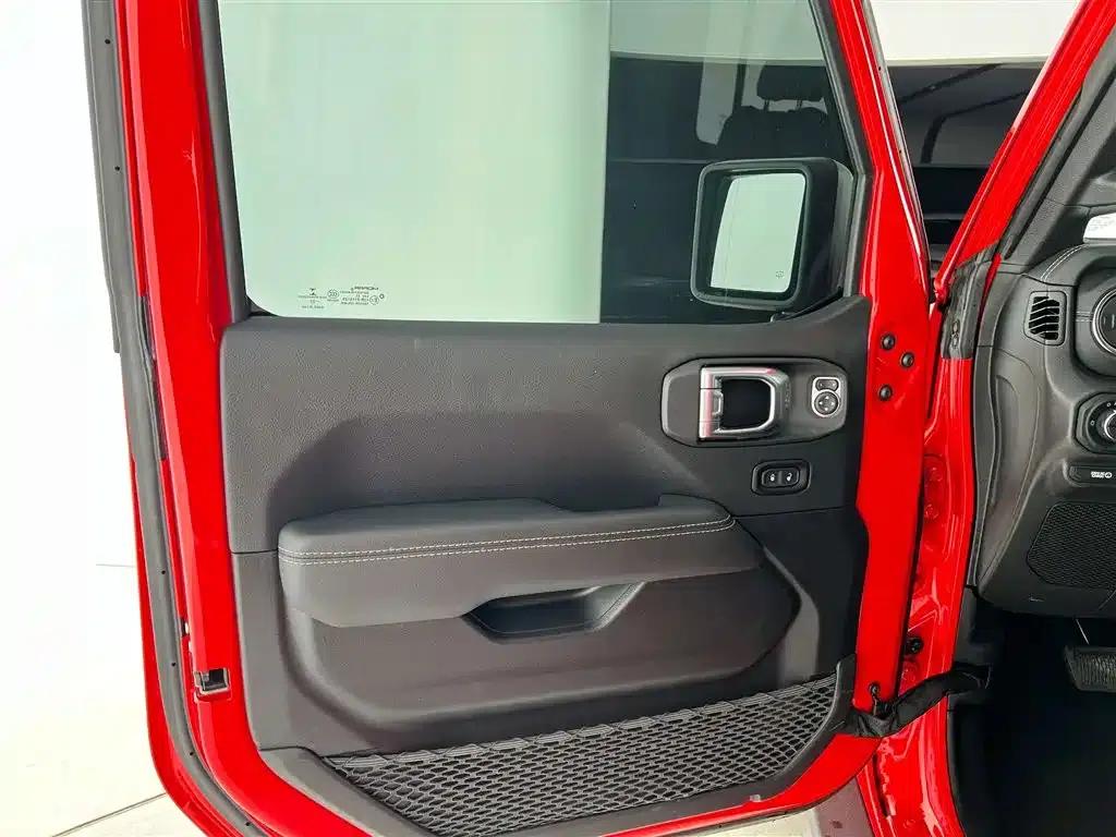 Gladiator 2022 3.6L First Edition — миниатюра 23