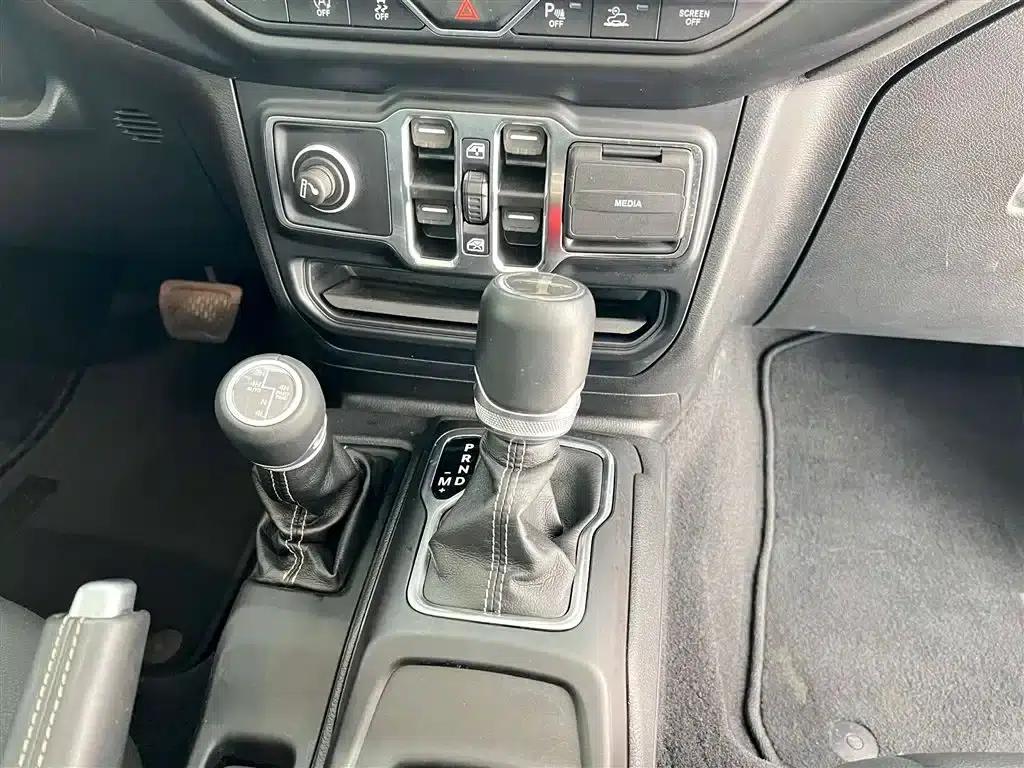 Gladiator 2022 3.6L First Edition — миниатюра 26