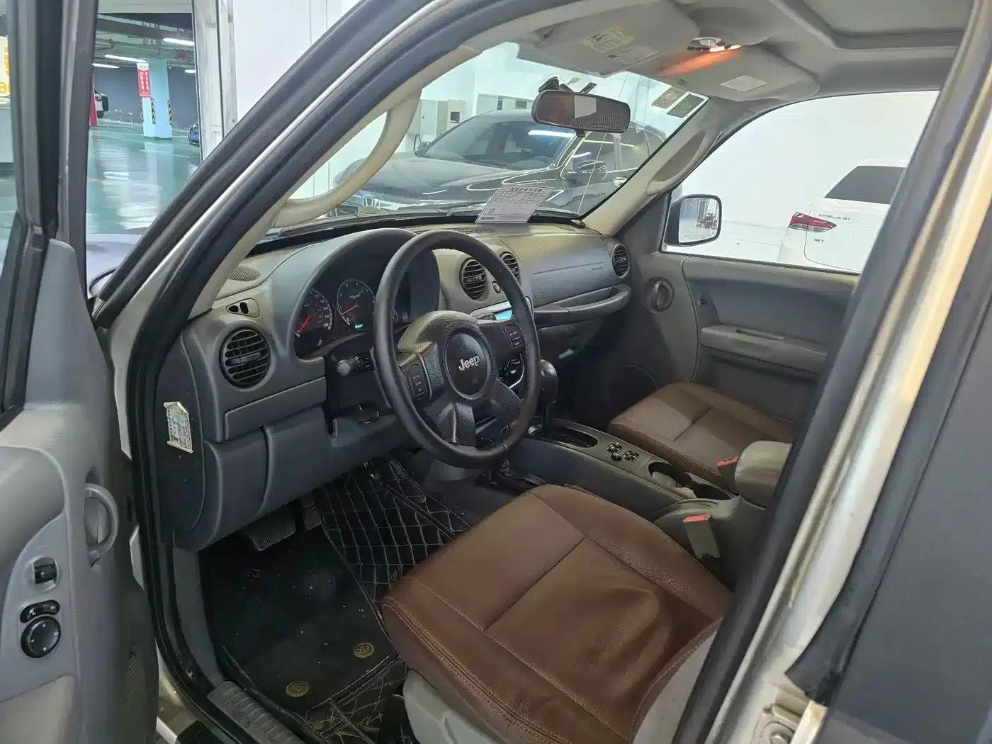 2004 Liberty 3.7L — миниатюра 6