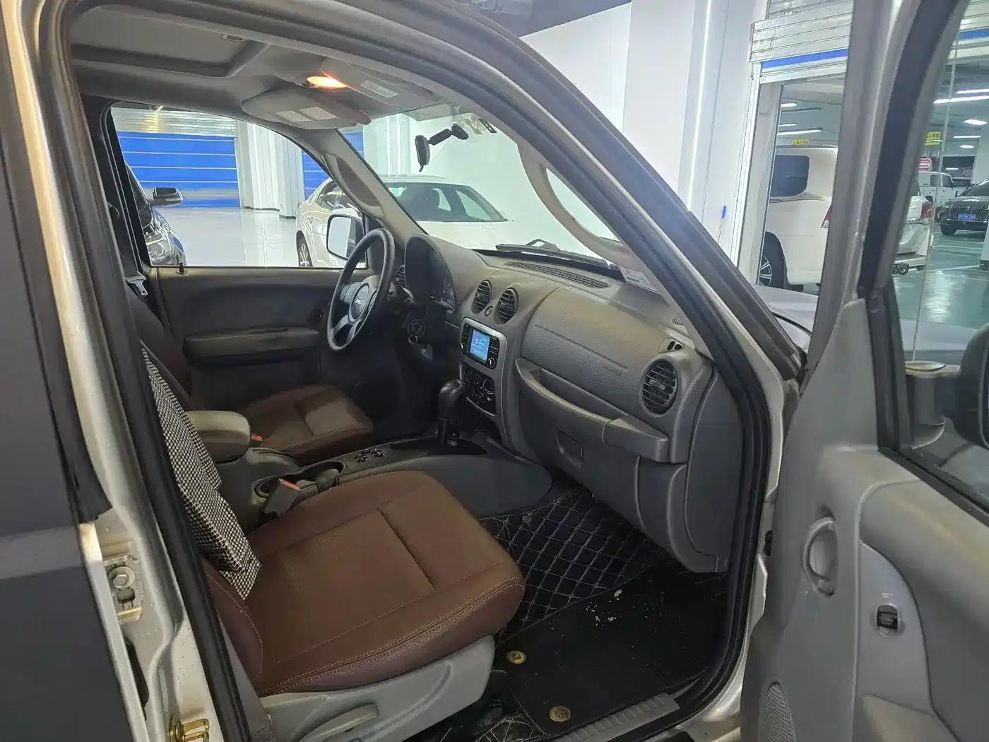 2004 Liberty 3.7L — миниатюра 8