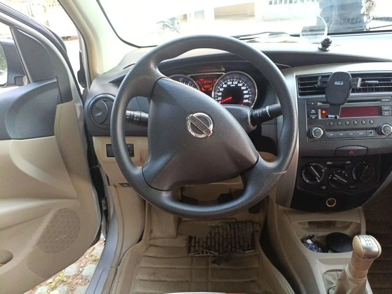 Nissan Livina 2013 1.6XE Manual Comfort Edition — миниатюра 11
