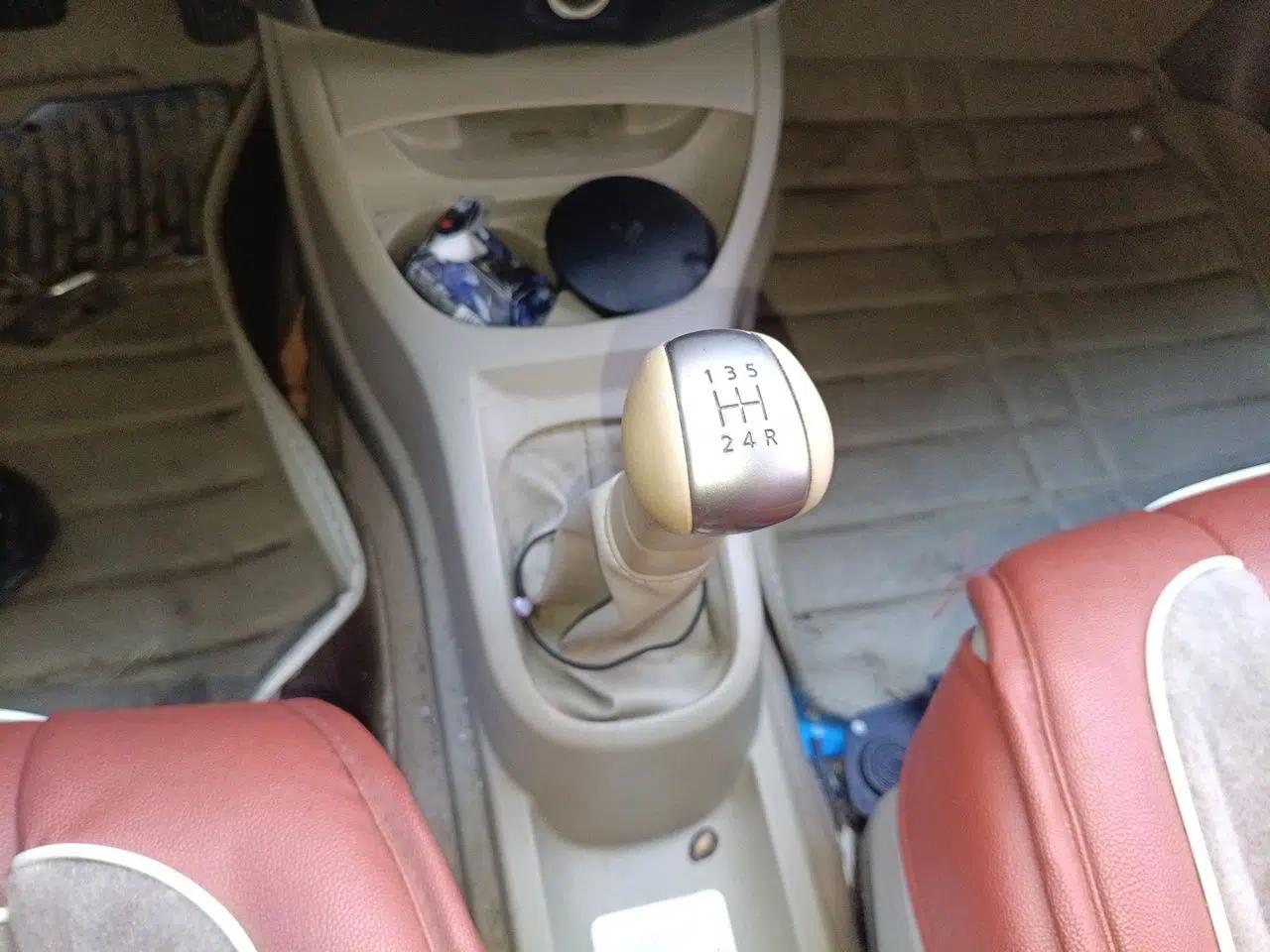 Nissan Livina 2013 1.6XE Manual Comfort Edition — миниатюра 15