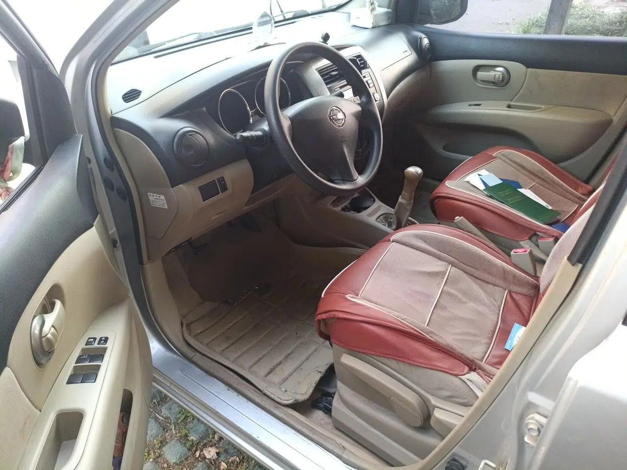 Nissan Livina 2013 1.6XE Manual Comfort Edition — миниатюра 17