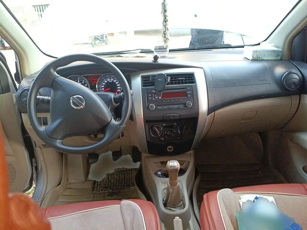 Nissan Livina 2013 1.6XE Manual Comfort Edition — миниатюра 10