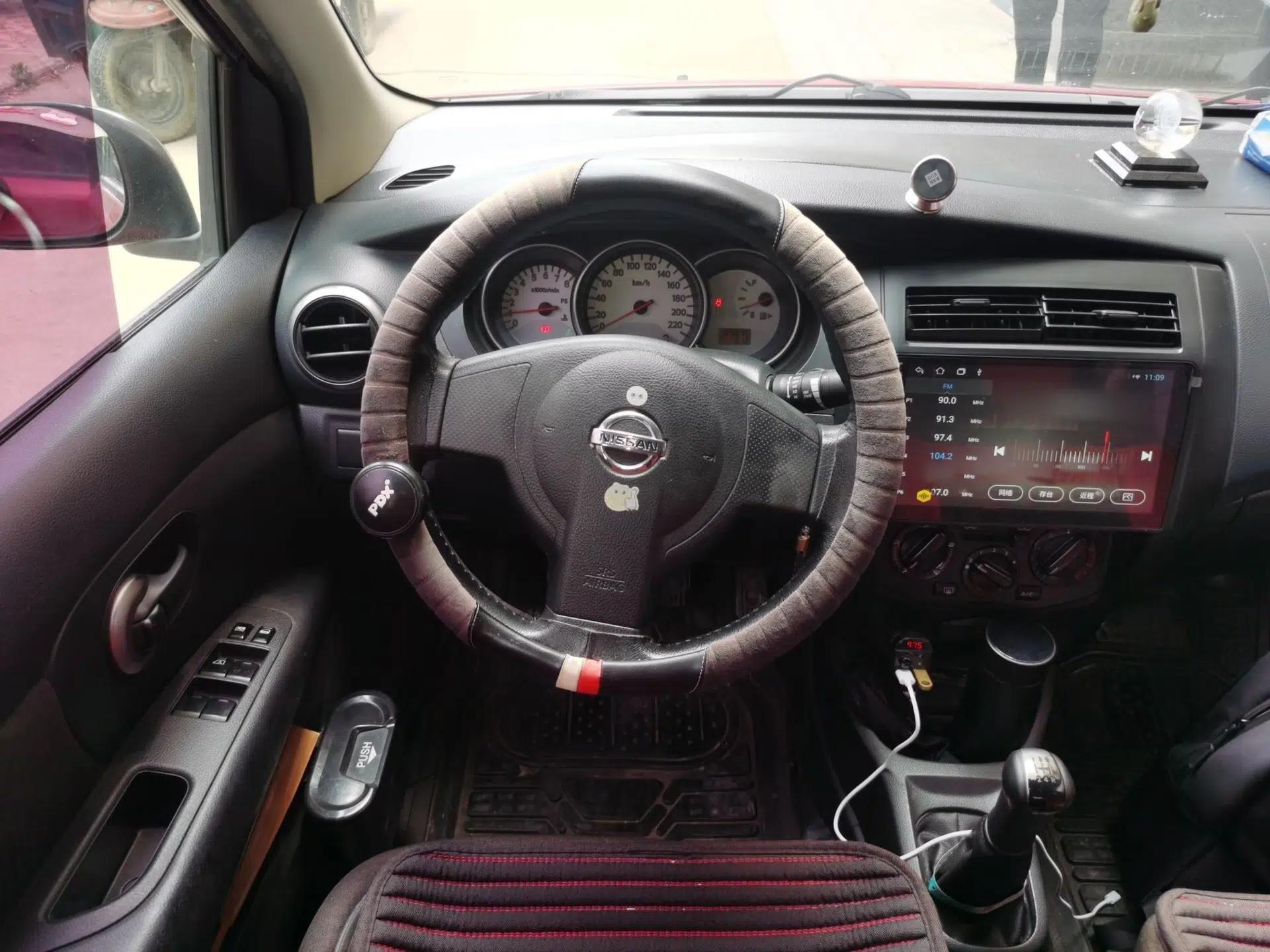 Nissan Livina 2010 Jingyue Edition 1.6L Manual All-Around Model — миниатюра 11
