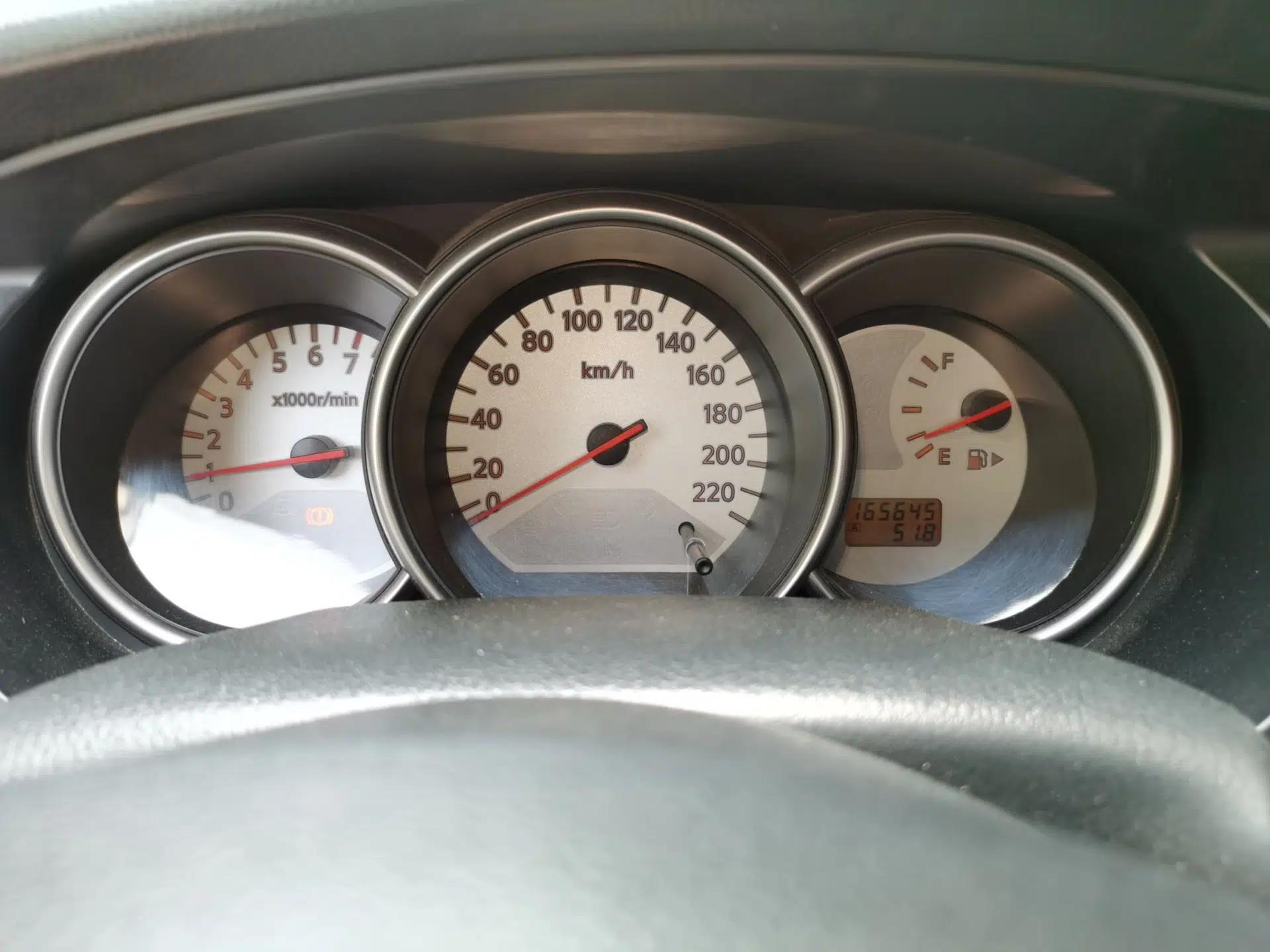 Nissan Livina 2010 Jingyue Edition 1.6L Manual All-Around Model — миниатюра 12