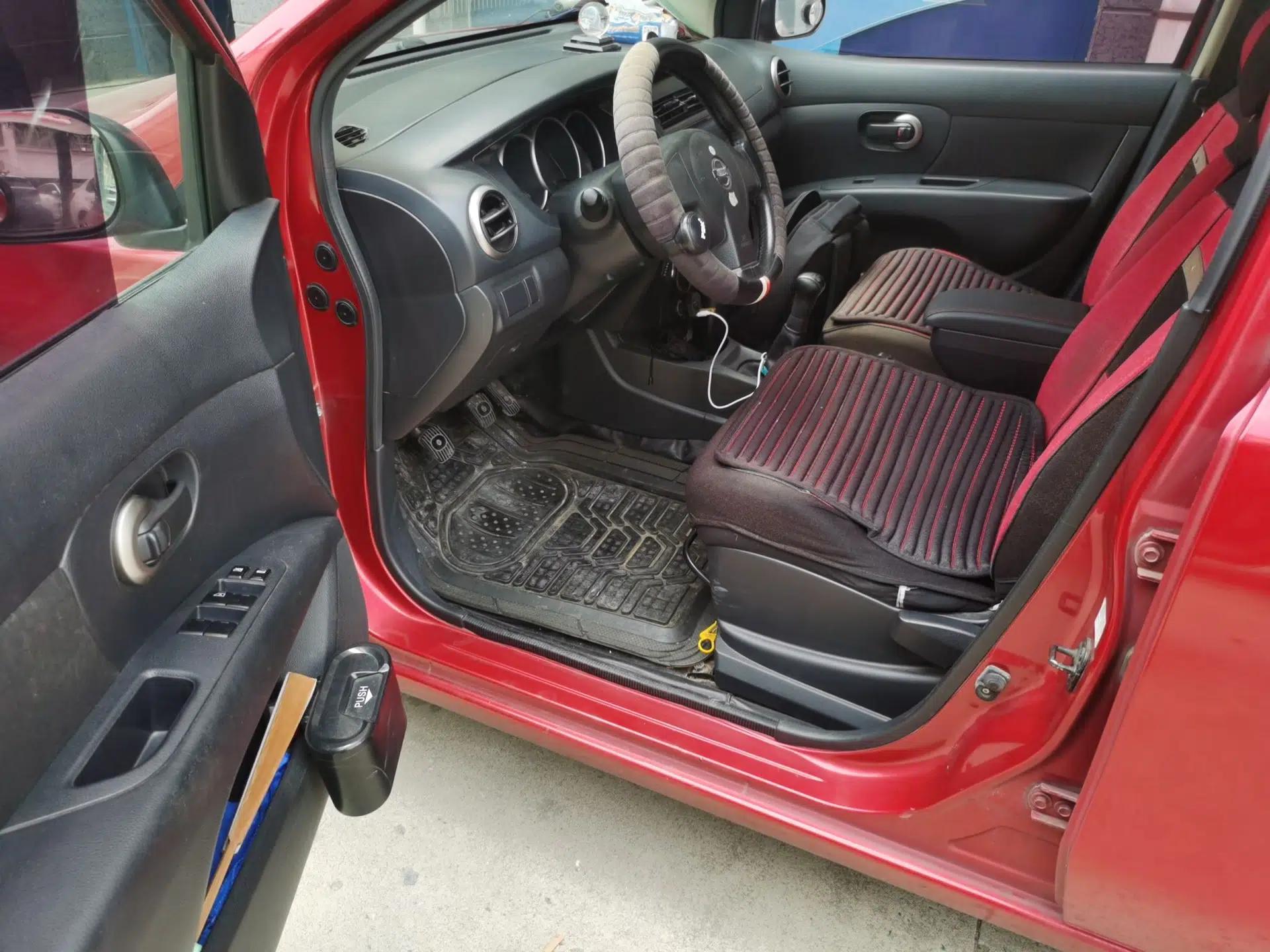 Nissan Livina 2010 Jingyue Edition 1.6L Manual All-Around Model — миниатюра 17