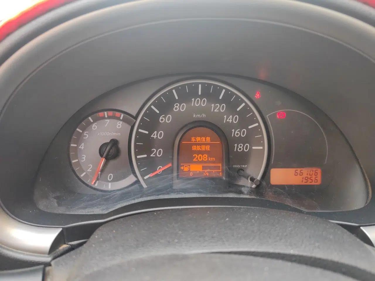 Nissan March 2010 1.5L Manual E-Xuan Edition — миниатюра 12