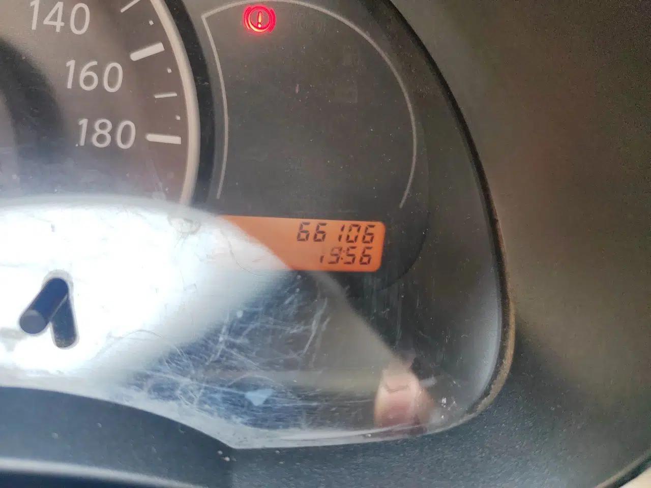 Nissan March 2010 1.5L Manual E-Xuan Edition — миниатюра 13