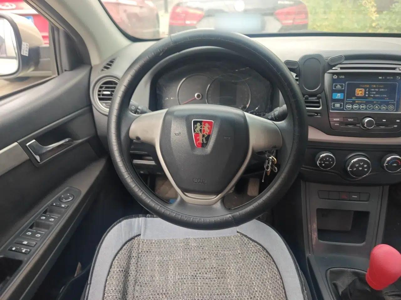 Roewe 350 2015 1.5L Manual Luxury Sunroof Edition — миниатюра 11