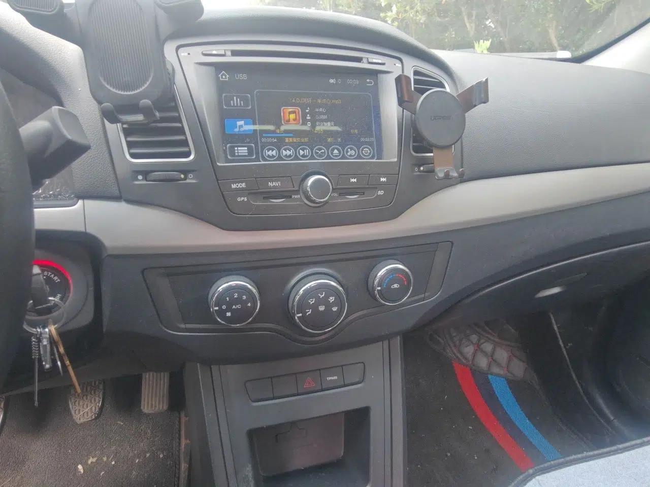 Roewe 350 2015 1.5L Manual Luxury Sunroof Edition — миниатюра 14