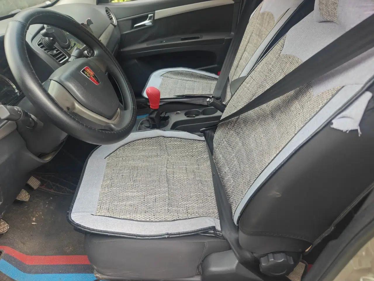 Roewe 350 2015 1.5L Manual Luxury Sunroof Edition — миниатюра 16