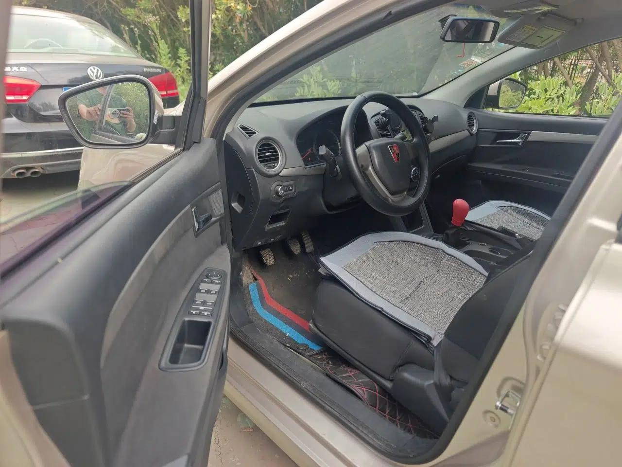 Roewe 350 2015 1.5L Manual Luxury Sunroof Edition — миниатюра 17