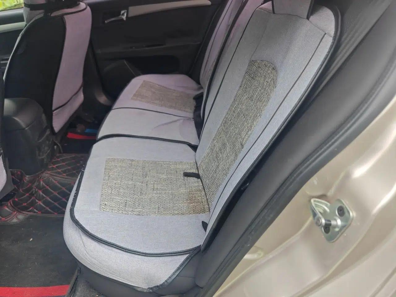 Roewe 350 2015 1.5L Manual Luxury Sunroof Edition — миниатюра 18