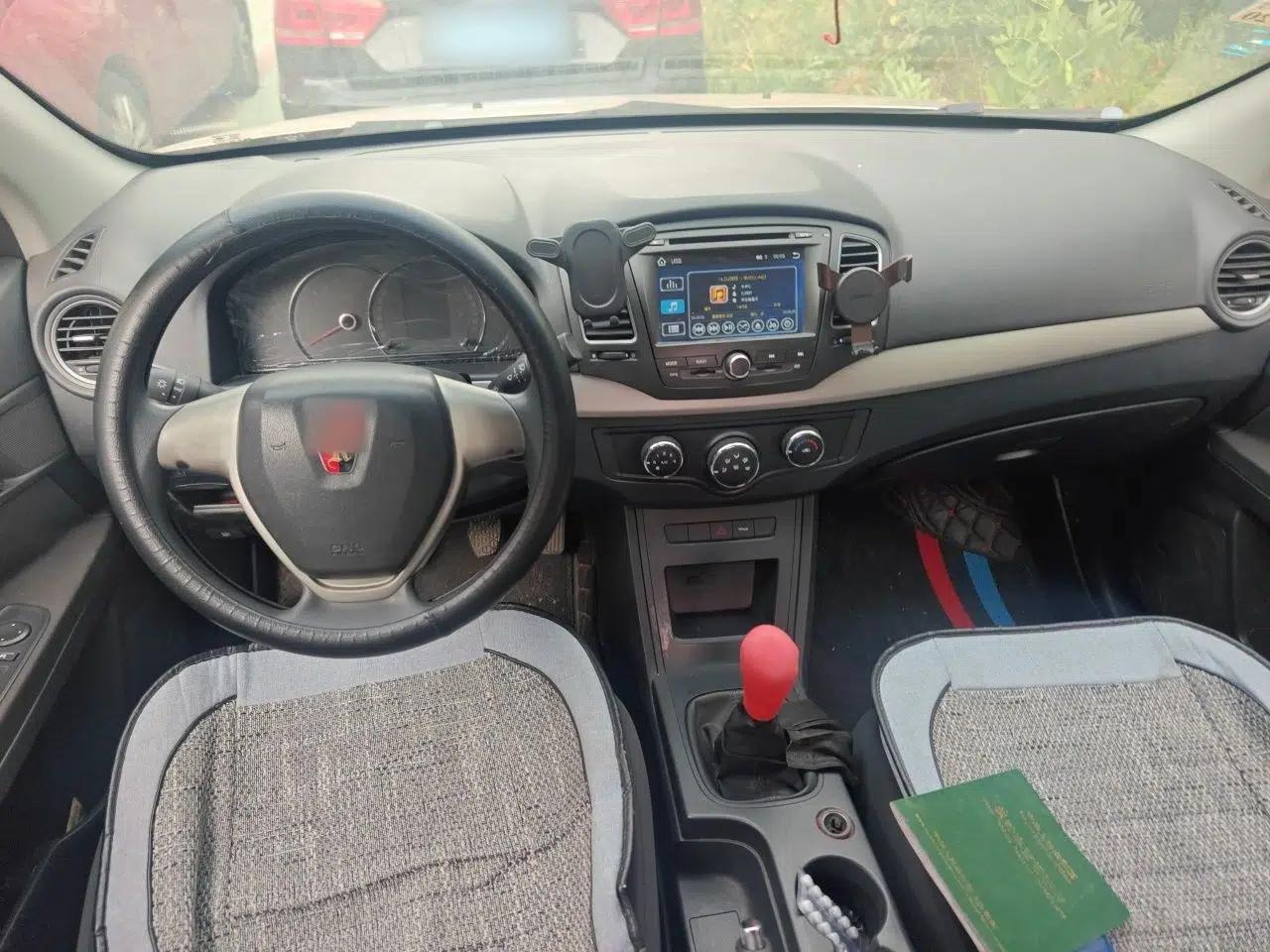 Roewe 350 2015 1.5L Manual Luxury Sunroof Edition — миниатюра 10