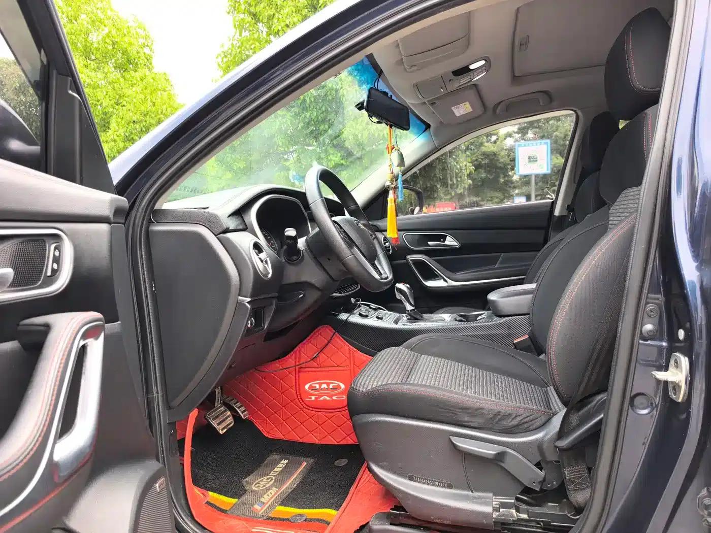 Refine S7 2018 Sport Edition 1.5T Automatic Comfort 5-seater — миниатюра 5