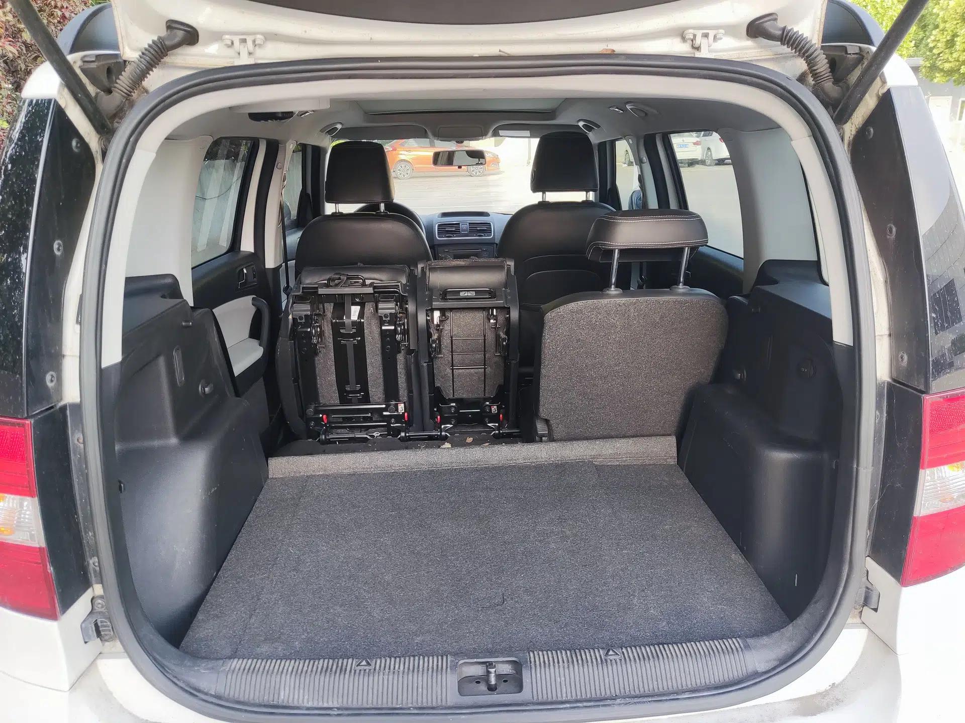 Skoda Yeti 2017 TSI280 DSG Car Enjoy Brothers Edition — миниатюра 16