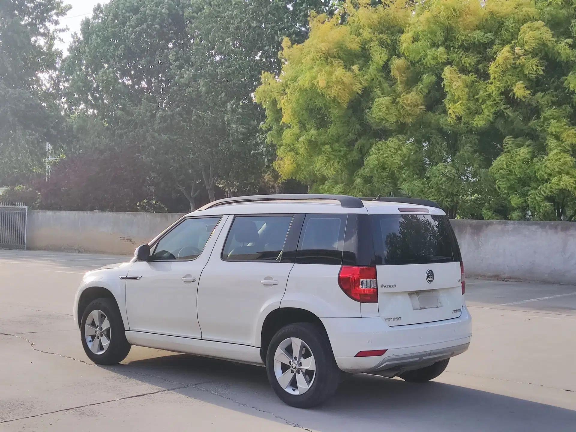 Skoda Yeti 2017 TSI280 DSG Car Enjoy Brothers Edition — миниатюра 3