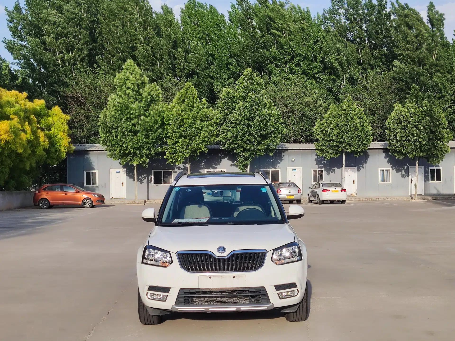 Skoda Yeti 2017 TSI280 DSG Car Enjoy Brothers Edition — миниатюра 4