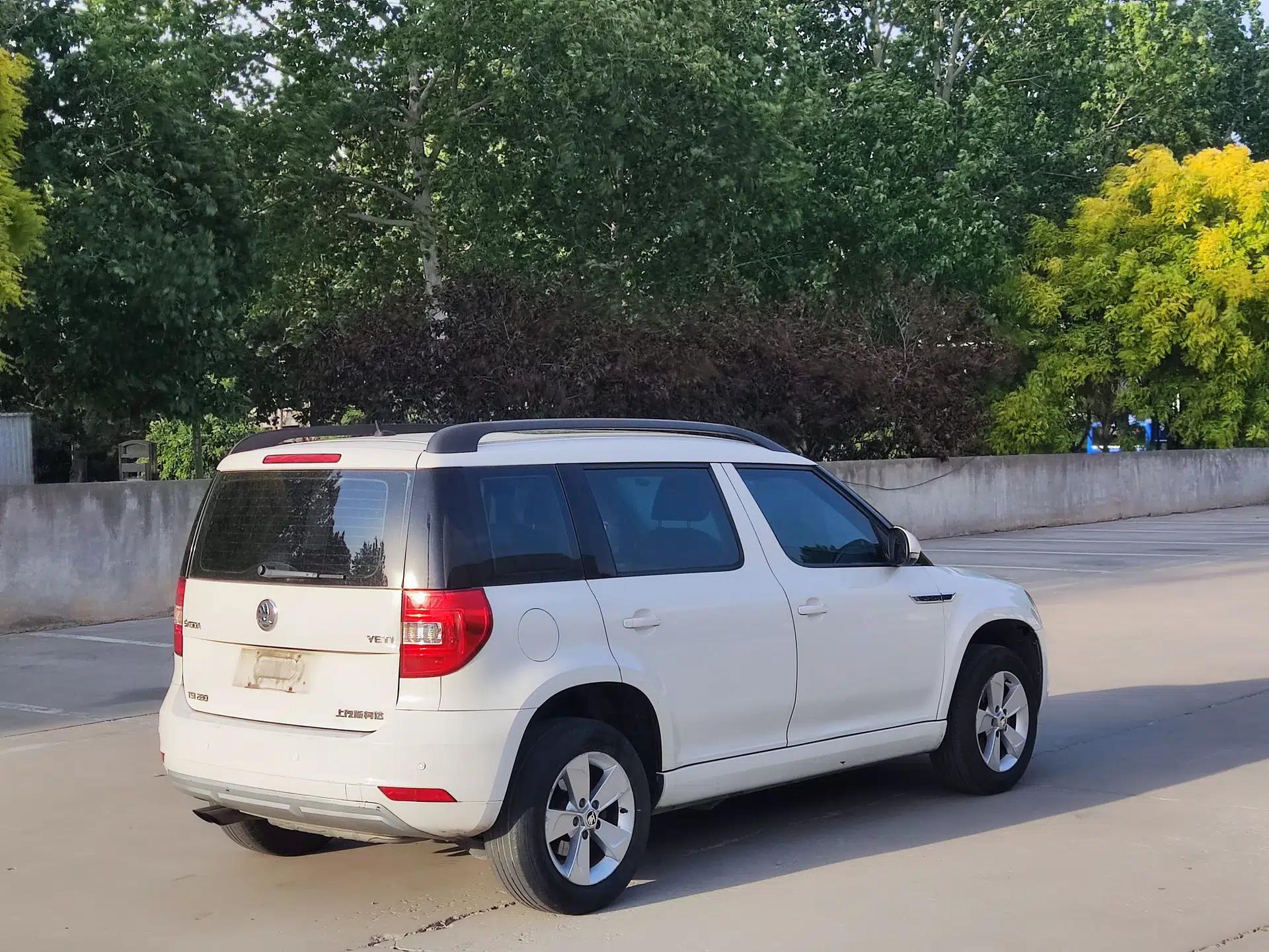 Skoda Yeti 2017 TSI280 DSG Car Enjoy Brothers Edition — миниатюра 5