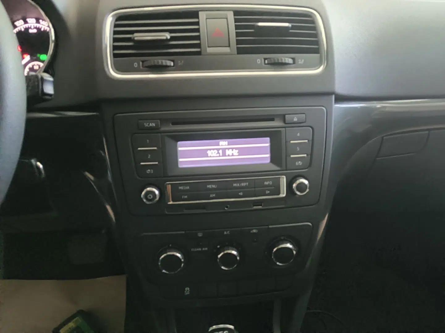 Skoda Yeti 2016 1.4TSI DSG Advanced Edition — миниатюра 16