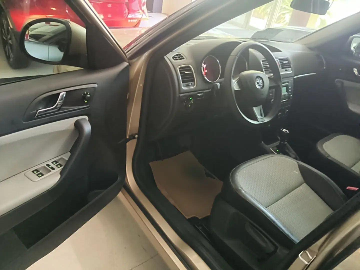 Skoda Yeti 2016 1.4TSI DSG Advanced Edition — миниатюра 19