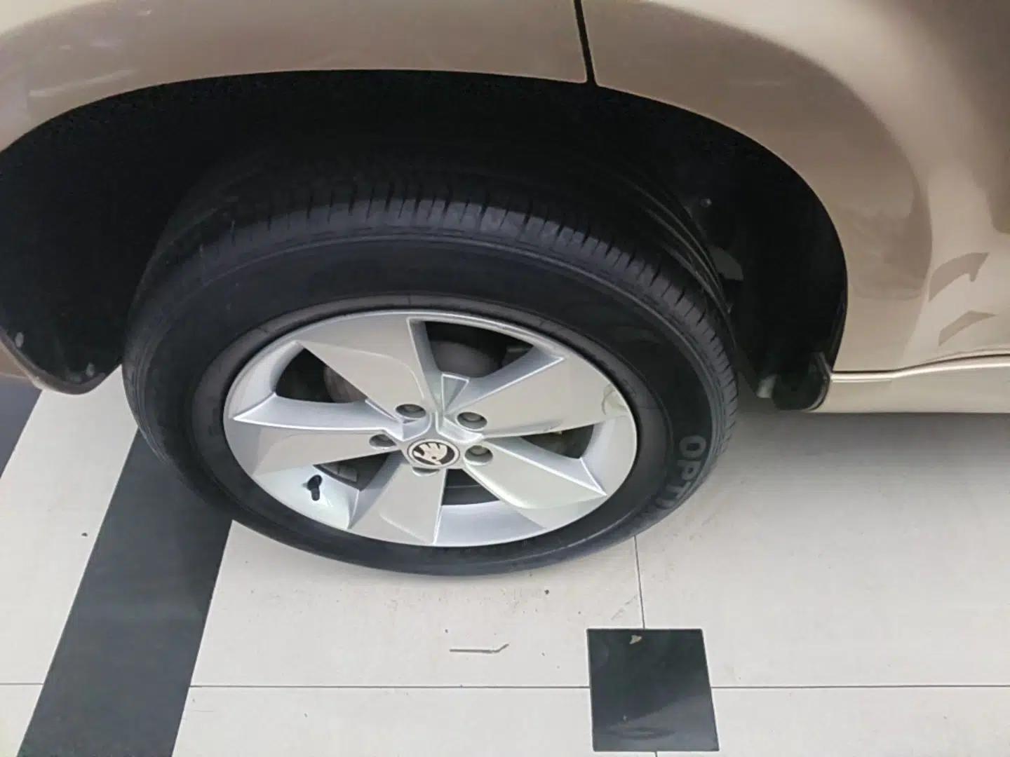Skoda Yeti 2016 1.4TSI DSG Advanced Edition — миниатюра 10