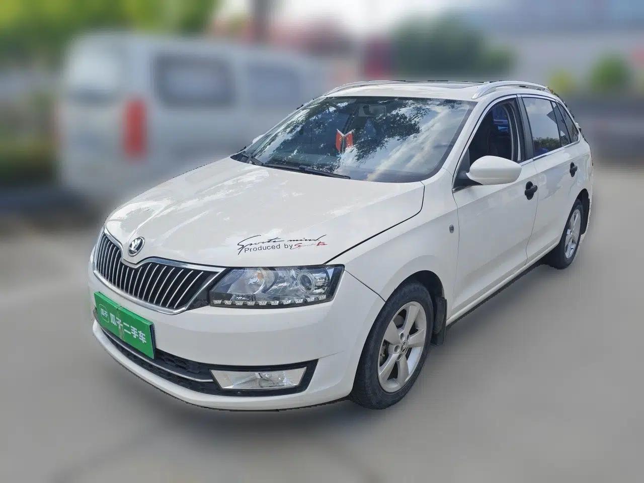 Skoda Rapid Spaceback 2014 1.6L Manual Enjoyment Edition — миниатюра 1