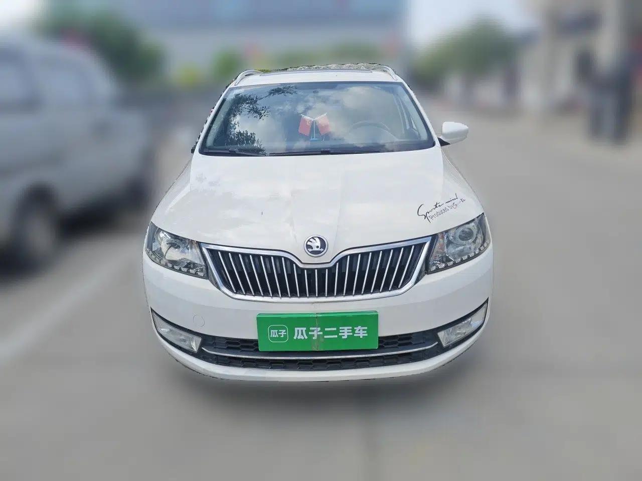 Skoda Rapid Spaceback 2014 1.6L Manual Enjoyment Edition — миниатюра 2