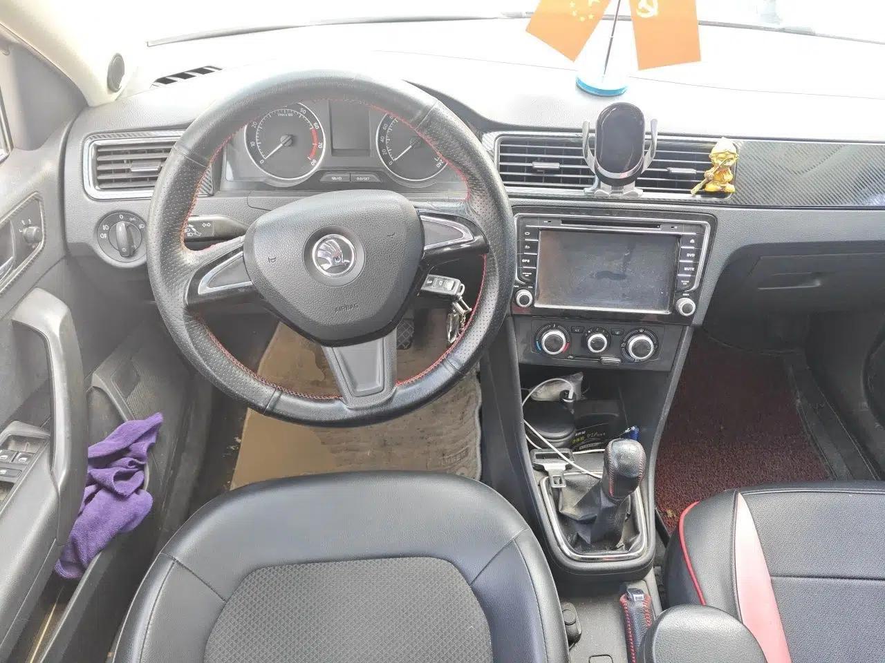 Skoda Rapid Spaceback 2014 1.6L Manual Enjoyment Edition — миниатюра 11