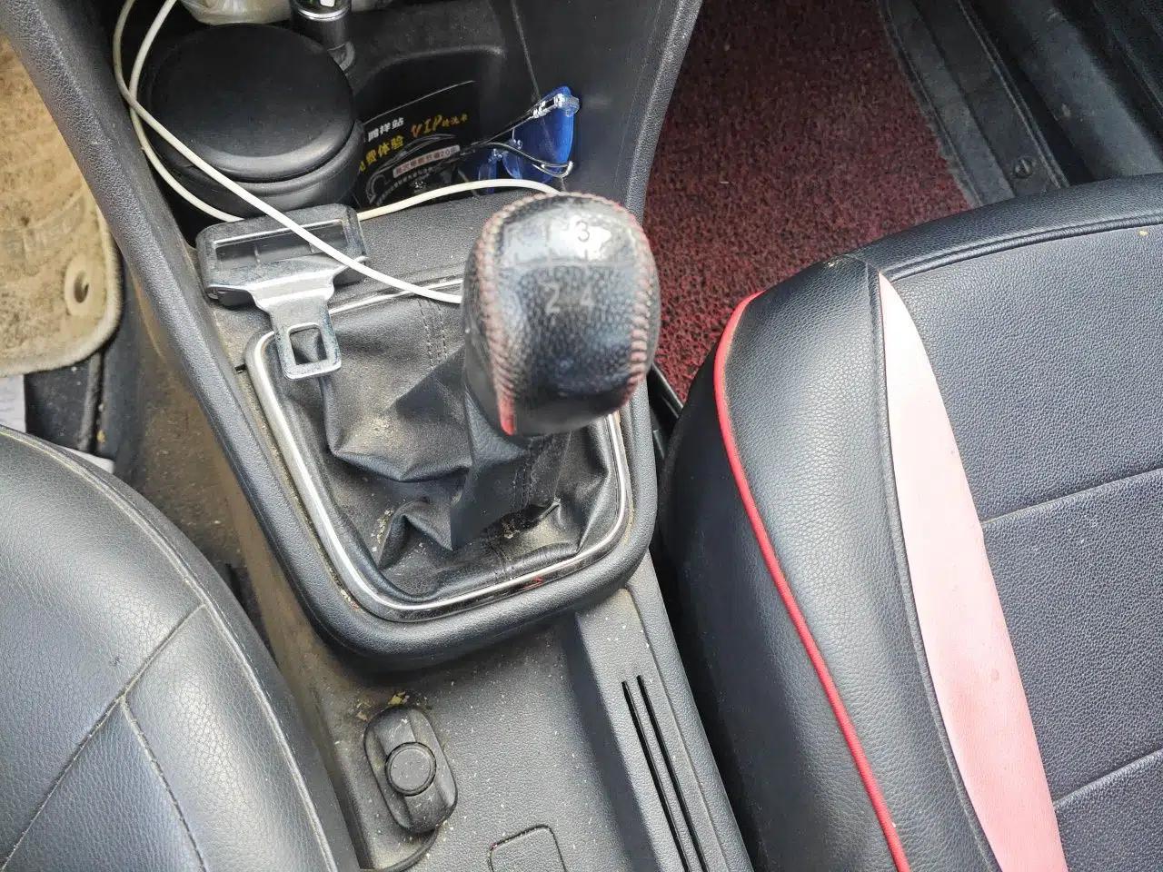 Skoda Rapid Spaceback 2014 1.6L Manual Enjoyment Edition — миниатюра 15