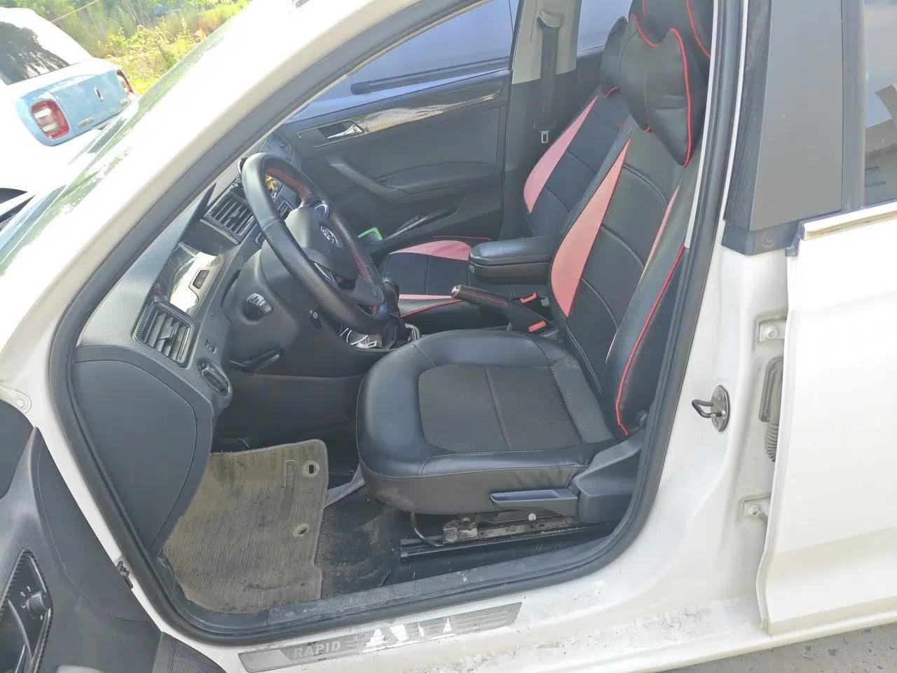 Skoda Rapid Spaceback 2014 1.6L Manual Enjoyment Edition — миниатюра 16
