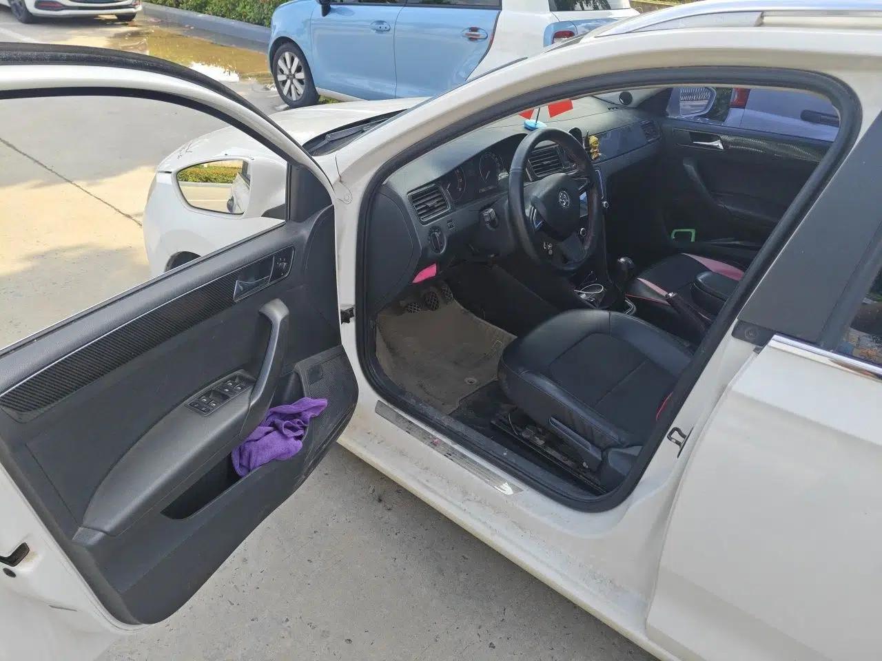 Skoda Rapid Spaceback 2014 1.6L Manual Enjoyment Edition — миниатюра 17