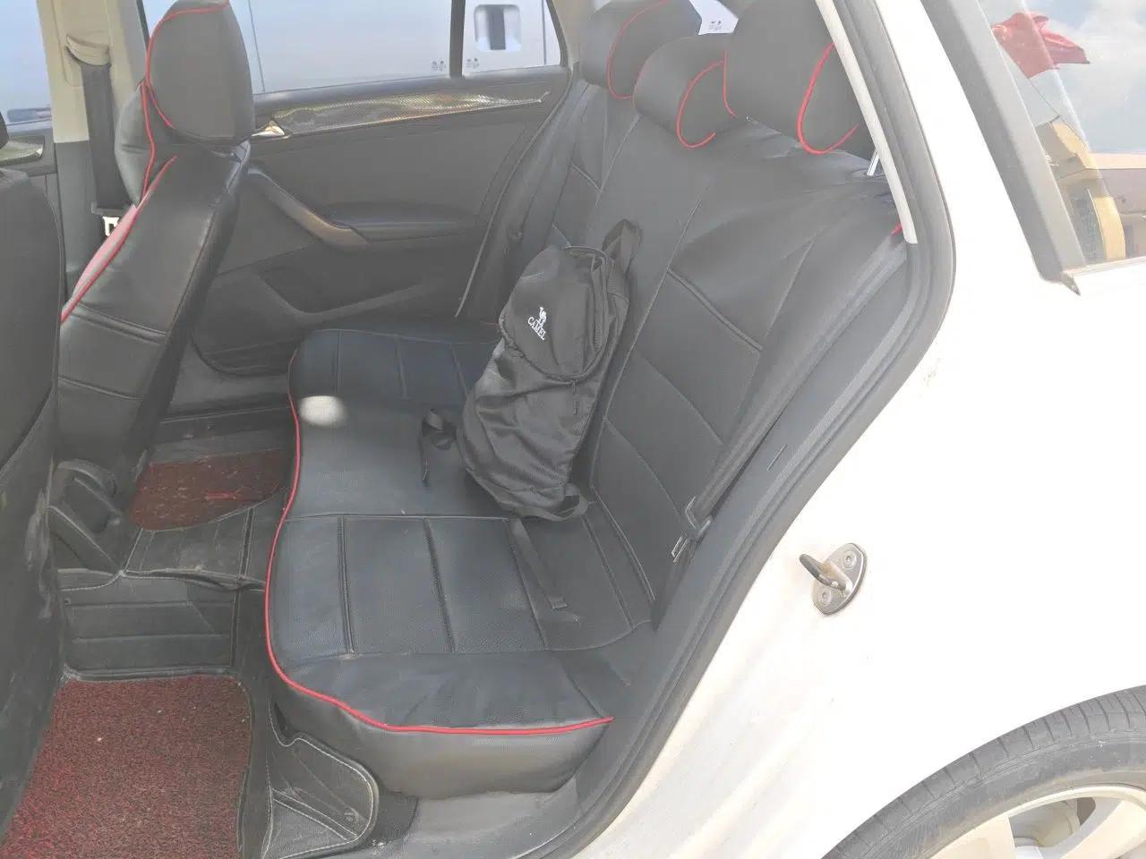 Skoda Rapid Spaceback 2014 1.6L Manual Enjoyment Edition — миниатюра 18