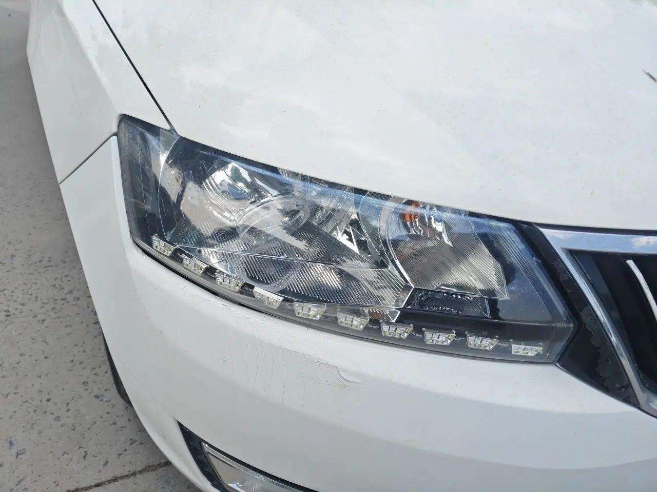 Skoda Rapid Spaceback 2014 1.6L Manual Enjoyment Edition — миниатюра 7