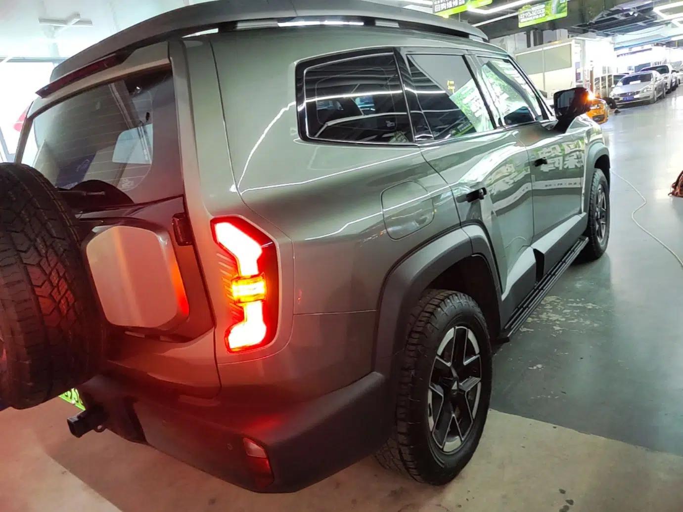 Deepal G318 2024 Four-Wheel-Drive Air Suspension Model — миниатюра 6