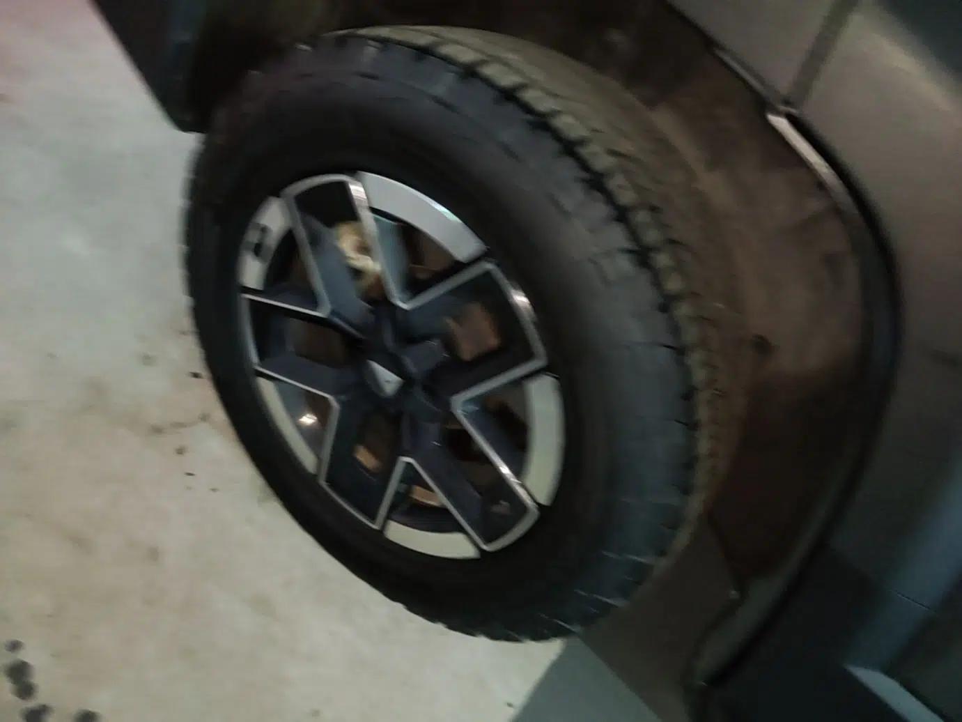 Deepal G318 2024 Four-Wheel-Drive Air Suspension Model — миниатюра 10
